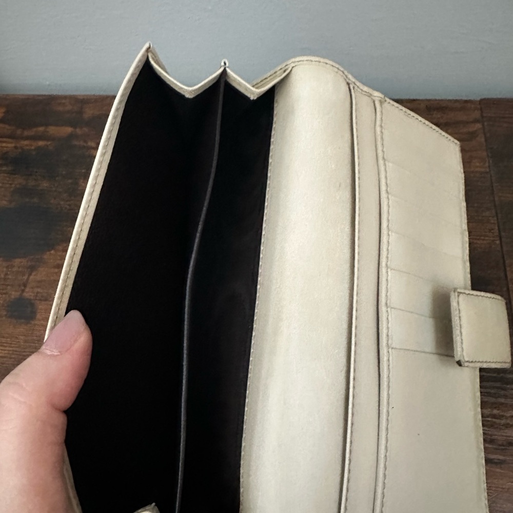 Gucci Beige Monogram Clutch - Picture 5 of 7